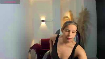 Milf_karlye live cam on Cam4