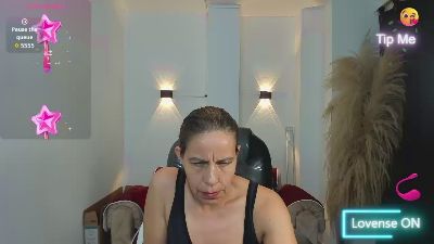 Milf_karlye live cam on Cam4