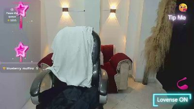Milf_karlye live cam on Cam4