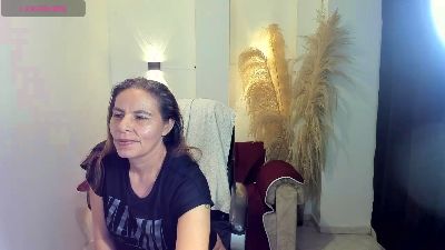 Milf_karlye live cam on Cam4