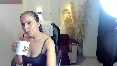 Milf_karlye live cam on Cam4