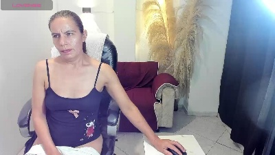 Milf_karlye live cam on Cam4