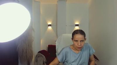 Milf_karlye live cam on Cam4