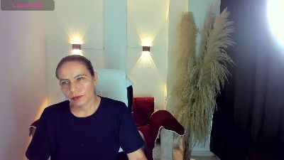 Milf_karlye live cam on Cam4