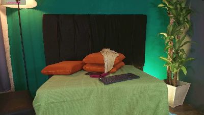 Milfandrea2 live cam on Cam4