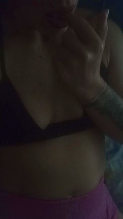 Milfatrevida live cam on Cam4