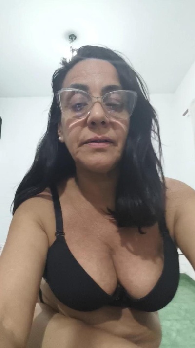 Milfchic live cam on Cam4