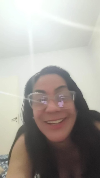 Milfchic live cam on Cam4