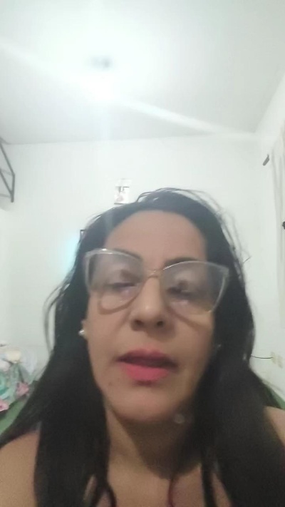 Milfchic live cam on Cam4