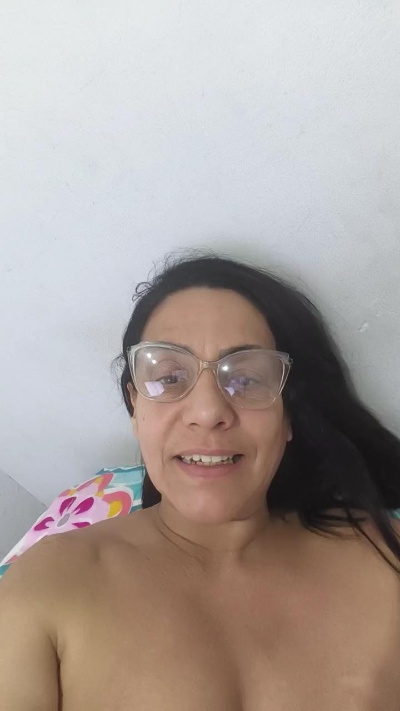 Milfchic live cam on Cam4