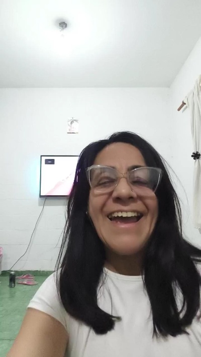 Milfchic live cam on Cam4