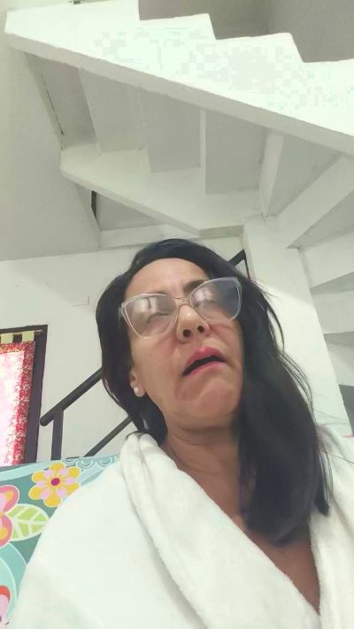 Milfchic live cam on Cam4