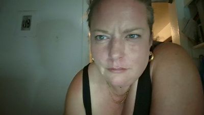 Milflove1982 live cam on Cam4