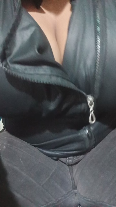 Mili_1818 live cam on Cam4