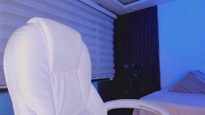 Mili_Cat live cam on Cam4