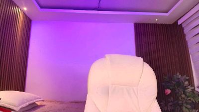 Mili_Cat live cam on Cam4