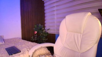 Mili_Cat live cam on Cam4