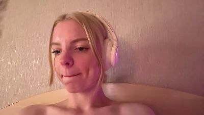 MinaElberson live cam on Cam4