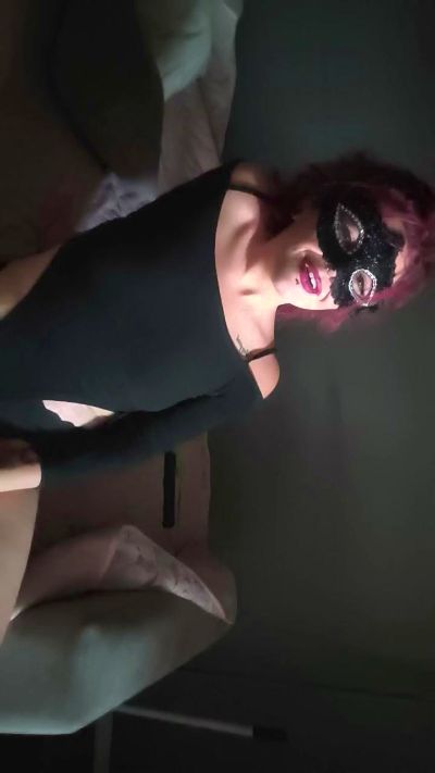 Mina_2000 live cam on Cam4