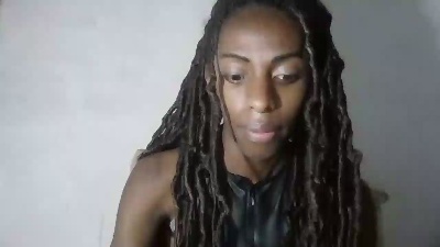 Minahtravestie live cam on Cam4
