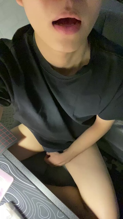 Minhquan07 live cam on Cam4