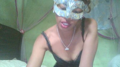 Minia_rica live cam on Cam4