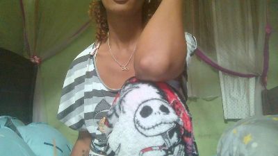 Minia_rica live cam on Cam4