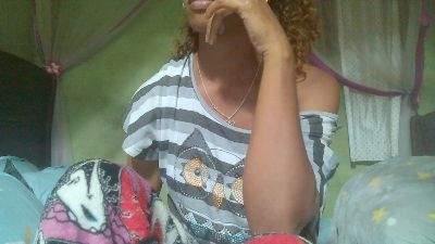 Minia_rica live cam on Cam4
