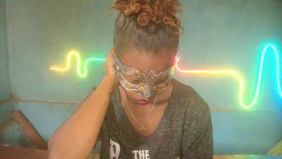 Minia_rica live cam on Cam4