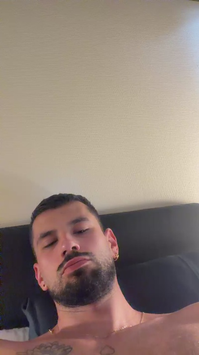Minibebess21 live cam on Cam4