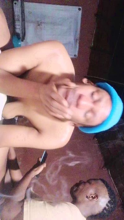 Minnienizzer90 live cam on Cam4