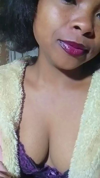 Miora05 live cam on Cam4