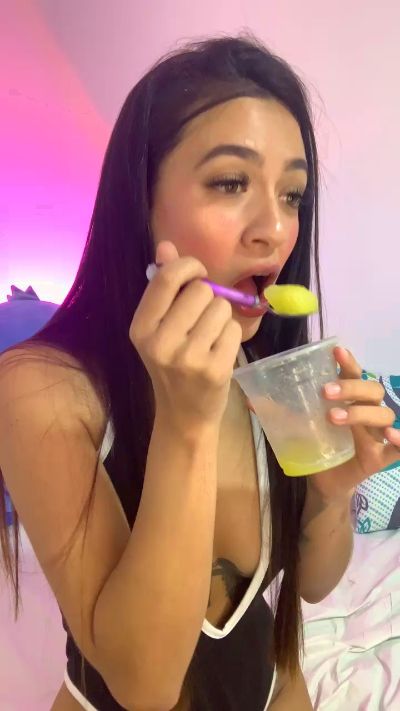 MiqueilaSweet live cam on Cam4