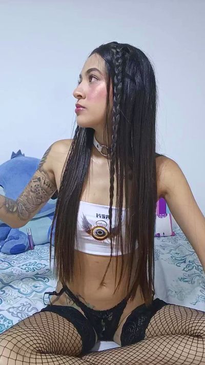 MiqueilaSweet live cam on Cam4