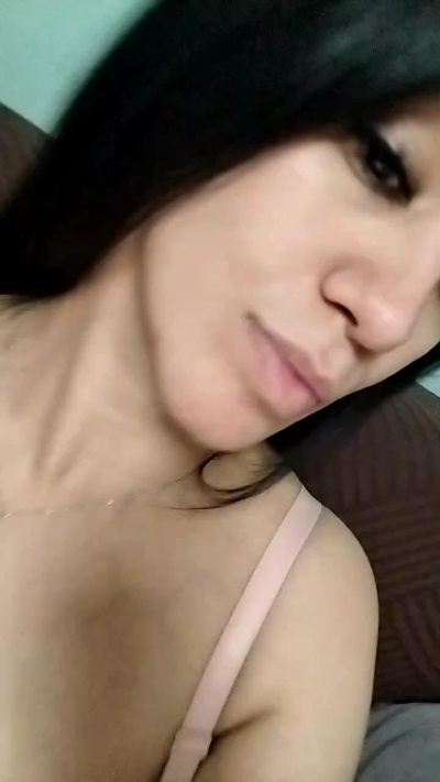 Miquilu04 live cam on Cam4