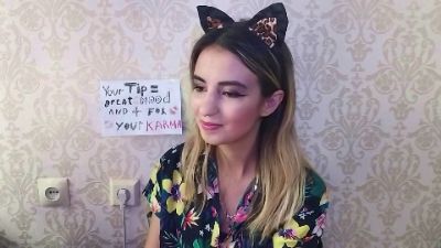 MiraTowley live cam on Cam4
