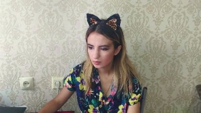 MiraTowley live cam on Cam4