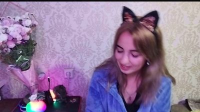 MiraTowley live cam on Cam4