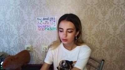 MiraTowley live cam on Cam4