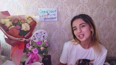 MiraTowley live cam on Cam4