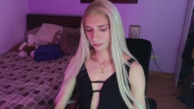 MirandaHabach live cam on Cam4