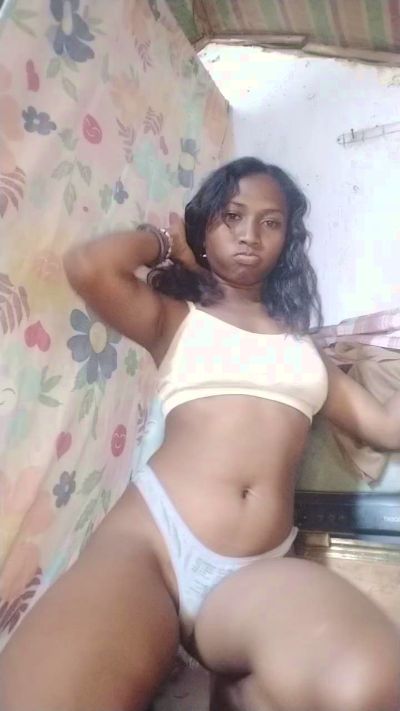 MirielleG live cam on Cam4