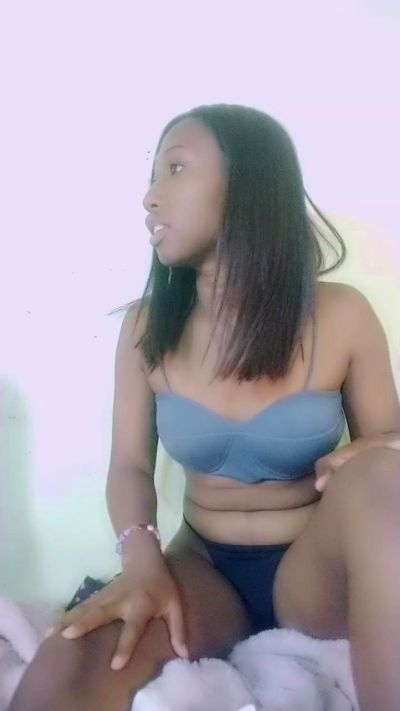 MirielleG live cam on Cam4
