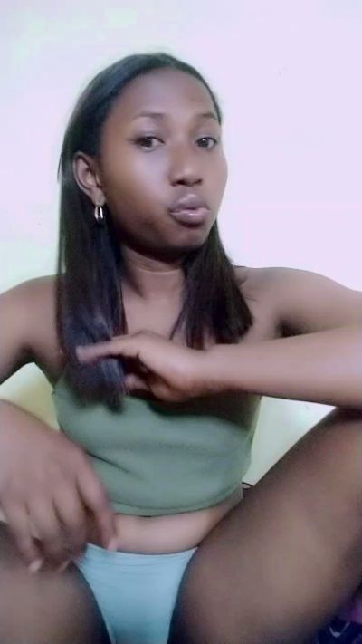 MirielleG live cam on Cam4