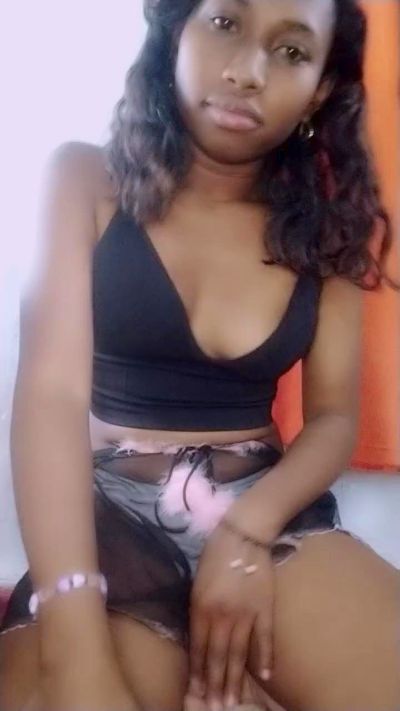 MirielleG live cam on Cam4