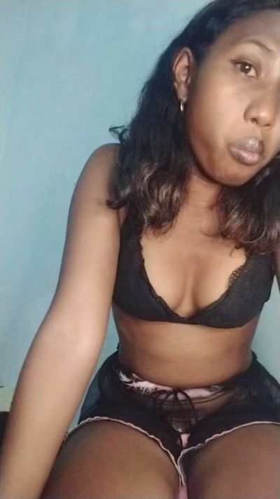 MirielleG live cam on Cam4