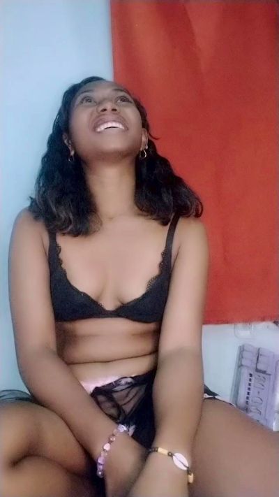 MirielleG live cam on Cam4