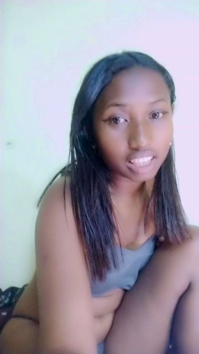 MirielleG live cam on Cam4