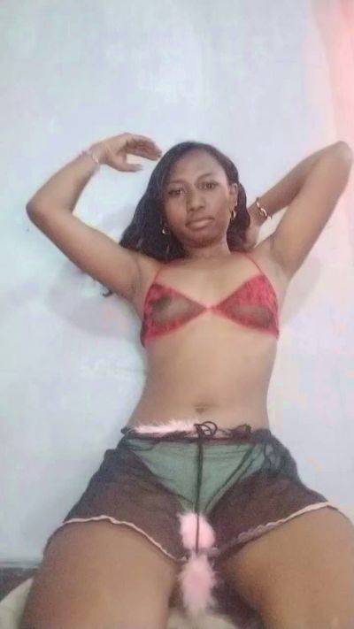 MirielleG live cam on Cam4