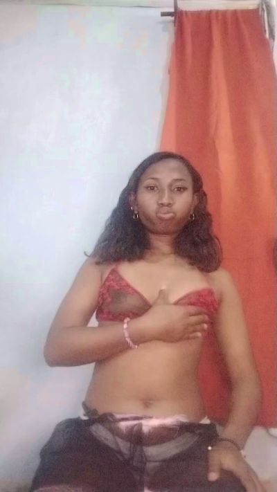 MirielleG live cam on Cam4